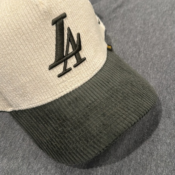 Paradise LA Los Angeles corduroy cap - Picture 5 of 7